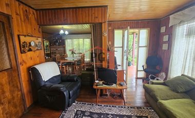 CASA CENTRAL CON AMPLIO SITIO EN PAILLACO