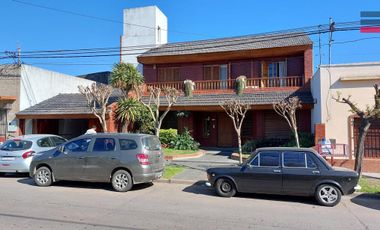 Casa en Venta, 9 ambientes | Centro De Luján | Belgrano al 1100