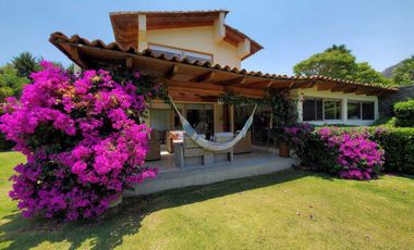 CASA EN VENTA, VALLE DE BRAVO