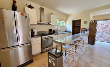 CASA EN VENTA, VALLE DE BRAVO