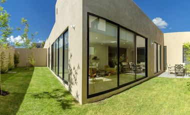 Preciosa Casa Tipo Duplex Entre El Refugio y Zibatá, 115 m2, GRAN JARDÍN Tipo L