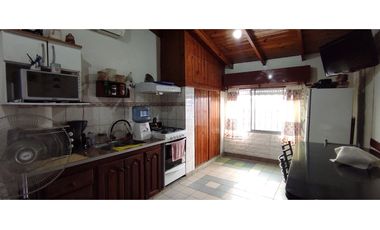 venta 2 casas en mismo terreno de 4 amb en paso del rey