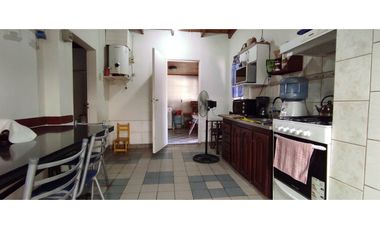 venta 2 casas en mismo terreno de 4 amb en paso del rey