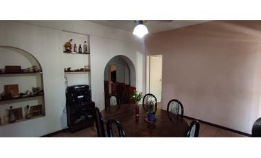 venta 2 casas en mismo terreno de 4 amb en paso del rey