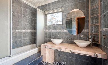 Casa en venta de 4 dorm. en Rengo