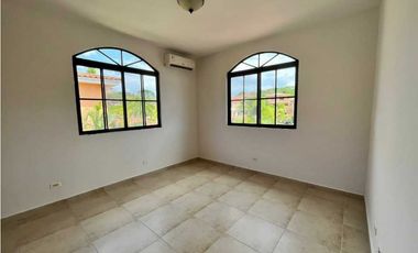 VENTA DE CASA 3 REC 3.5 BAÑOS 444 MTS CLAYTON VILLAGE