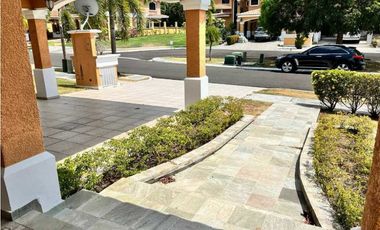 VENTA DE CASA 3 REC 3.5 BAÑOS 444 MTS CLAYTON VILLAGE