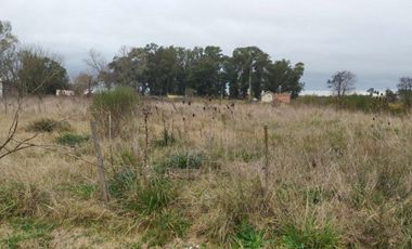 VENTA DE EXCELENTE LOTE DE 38 MTS DE FRENTE POR 100 MTS DE FONDO. MUY BUENA ACCESIBILIDAD. A 400 MTS DE LA RUTA 205 EN CAÑUELAS. TOTAL DE 3800 M2