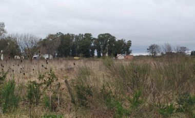 VENTA DE EXCELENTE LOTE DE 38 MTS DE FRENTE POR 100 MTS DE FONDO. MUY BUENA ACCESIBILIDAD. A 400 MTS DE LA RUTA 205 EN CAÑUELAS. TOTAL DE 3800 M2