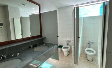 oficina en arriendo en santa barbara occidental-usaquén. Cod A5018