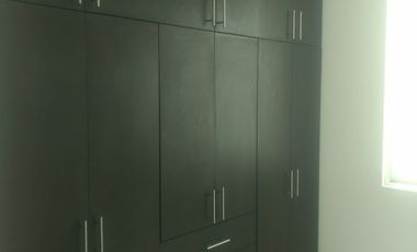 Casa en renta excelente ubicación, privada con seguridad,  tres habitaciones .