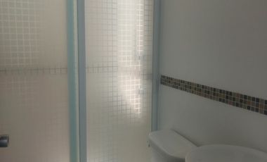Casa en renta excelente ubicación, privada con seguridad,  tres habitaciones .