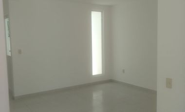 Casa en renta excelente ubicación, privada con seguridad,  tres habitaciones .