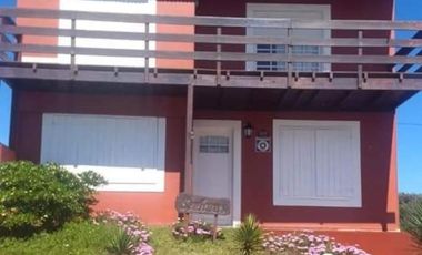 Casa en venta - 3 Dormitorios 2 Baños - Cochera - Las Toninas
