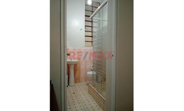 Alquiler De Amplio Departamento En Breña