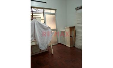 Alquiler De Amplio Departamento En Breña