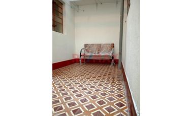 Alquiler De Amplio Departamento En Breña