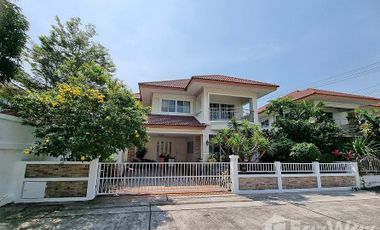 3 Bedroom House for sale at Baan Piyawat Bangsean