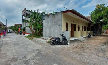 Dijual rumah kost di Gentan