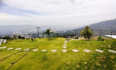 Venta de Casa Campestre  C.R. Guadalquivir - Floridablanca, área lote: 784 m². Cod V5983