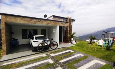 Venta de Casa Campestre  C.R. Guadalquivir - Floridablanca, área lote: 784 m². Cod V5983