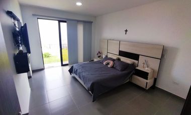 Venta de Casa Campestre  C.R. Guadalquivir - Floridablanca, área lote: 784 m². Cod V5983