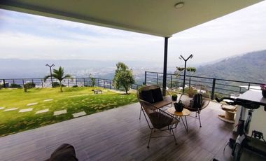 Venta de Casa Campestre  C.R. Guadalquivir - Floridablanca, área lote: 784 m². Cod V5983