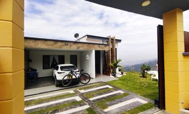 Venta de Casa Campestre  C.R. Guadalquivir - Floridablanca, área lote: 784 m². Cod V5983