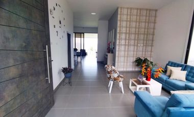 Venta de Casa Campestre  C.R. Guadalquivir - Floridablanca, área lote: 784 m². Cod V5983