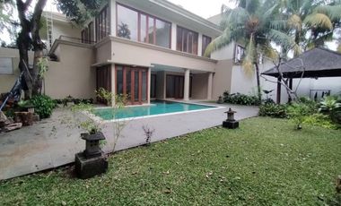 Town House di Jagakarsa dgn Kolam Renang & Unit Bagus Kondisi Semi Furnished HSE-A0526