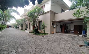 Town House di Jagakarsa dgn Kolam Renang & Unit Bagus Kondisi Semi Furnished HSE-A0526