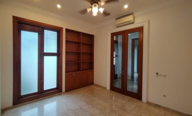 Town House di Jagakarsa dgn Kolam Renang & Unit Bagus Kondisi Semi Furnished HSE-A0526