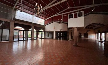 EXCELENTE CASA HABITACION CON SALONES PARA EVENTOS