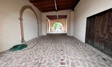 EXCELENTE CASA HABITACION CON SALONES PARA EVENTOS