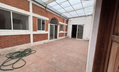 EXCELENTE CASA HABITACION CON SALONES PARA EVENTOS