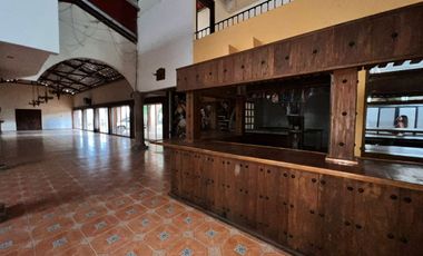 EXCELENTE CASA HABITACION CON SALONES PARA EVENTOS