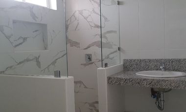 Casa de venta de lujo a estrenar en urb. Privada Casalaguna- Brisana