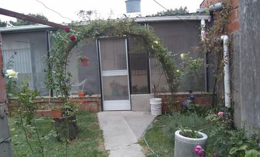 CASA EN VENTA CON GARAGE EN $