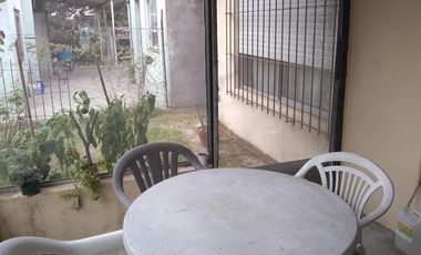 CASA EN VENTA CON GARAGE EN $