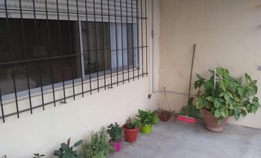 CASA EN VENTA CON GARAGE EN $