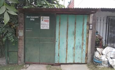 CASA EN VENTA CON GARAGE EN $
