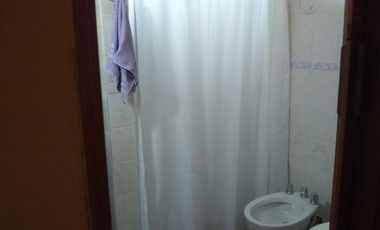 CASA EN VENTA CON GARAGE EN $