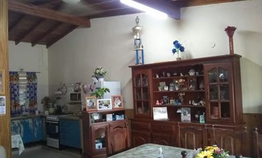 CASA EN VENTA CON GARAGE EN $