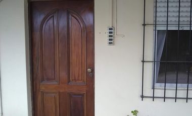 CASA EN VENTA CON GARAGE EN $