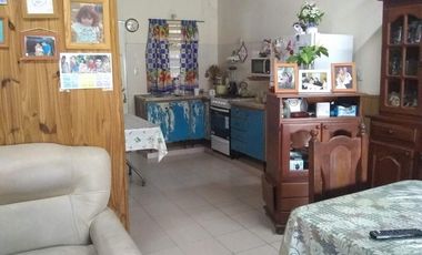 CASA EN VENTA CON GARAGE EN $