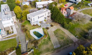 En Cariló! | Avutarda a pasos del mar!