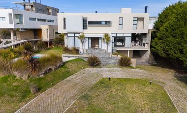 En Cariló! | Avutarda a pasos del mar!