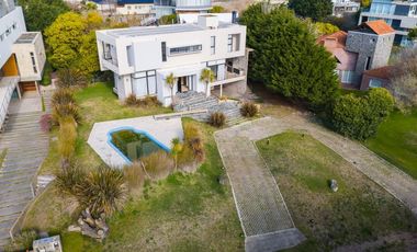 En Cariló! | Avutarda a pasos del mar!