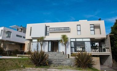 En Cariló! | Avutarda a pasos del mar!