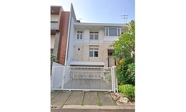 Ruman Pelangi Utama Raya, Kelapa Gading